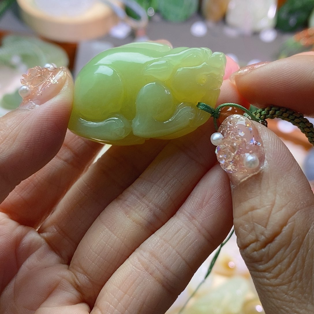 和田玉颈饰未镶嵌草*熊