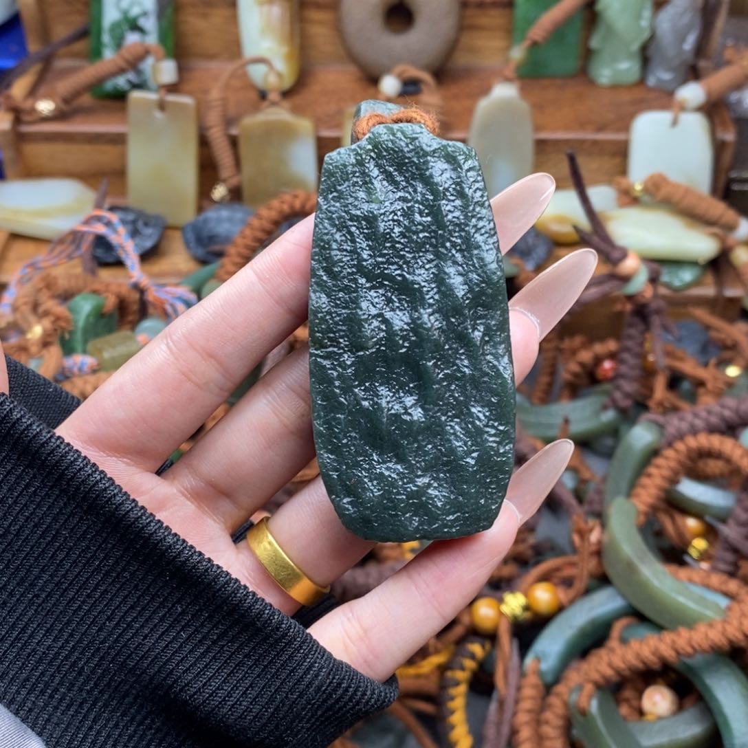 和田玉颈饰未镶嵌硕***兮