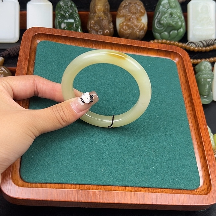 和田玉未镶嵌手链一口糖