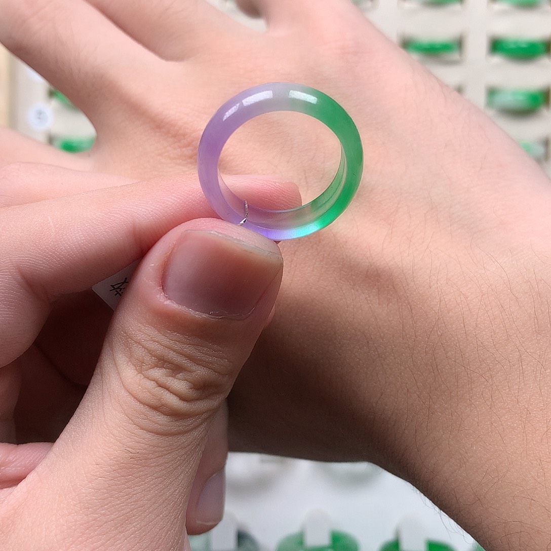 翡翠未镶嵌戒指18圈口微瑕