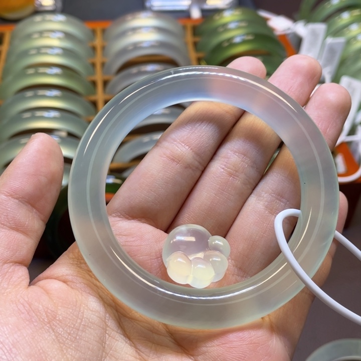 蛇纹石玉手镯未镶嵌西*