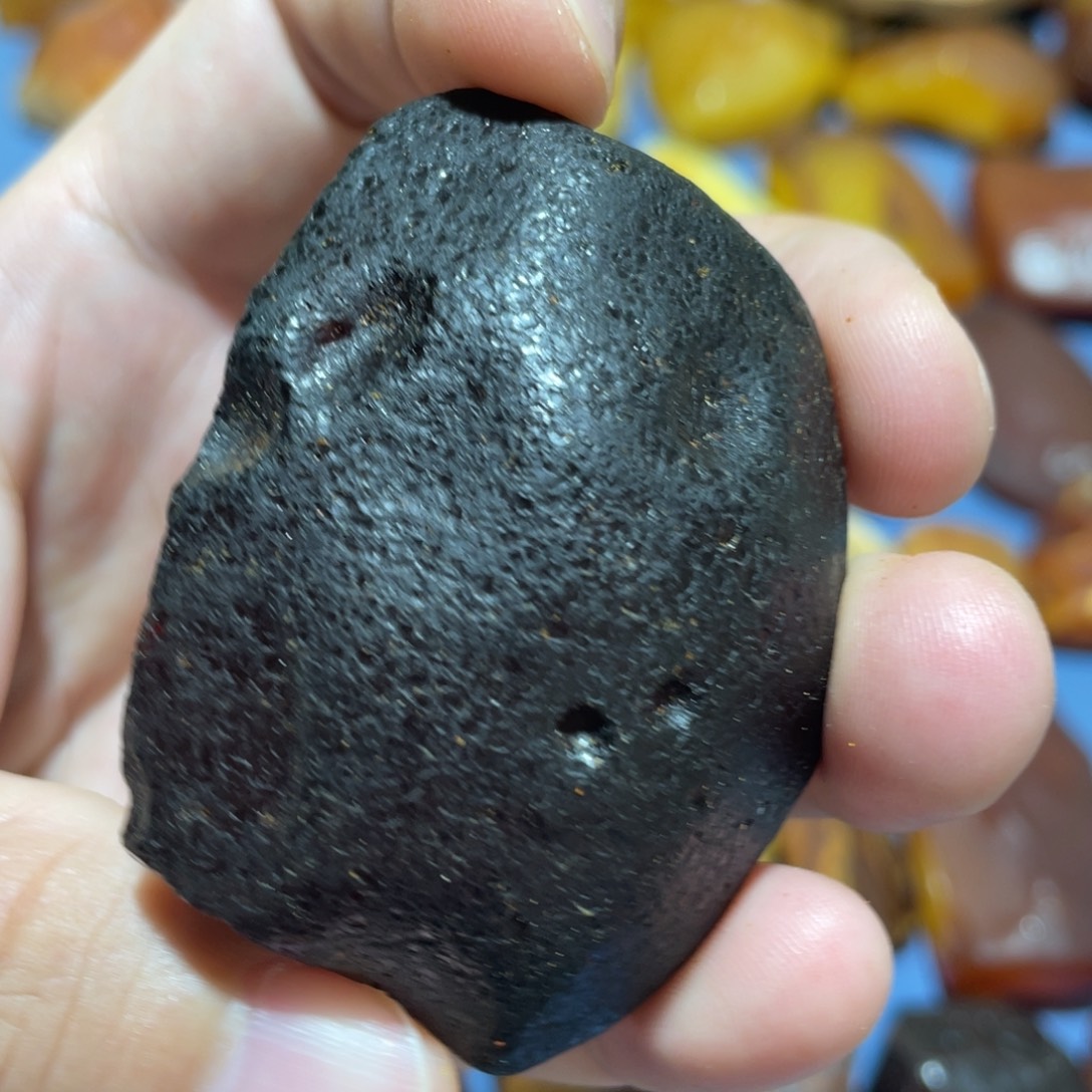 未镶嵌定制蜜蜡留背皮血色吊坠