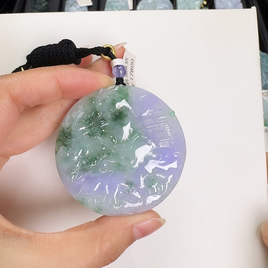 翡翠颈饰未镶嵌谢****衫山水牌