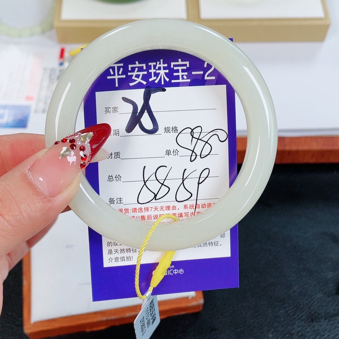 和田玉手镯未镶嵌