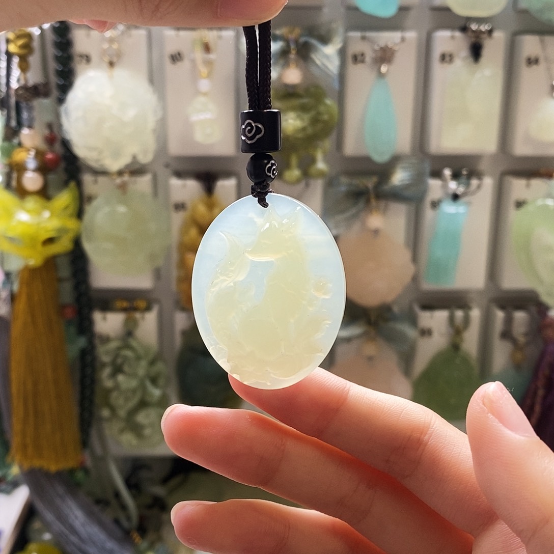 蛇纹石玉未镶嵌颈饰