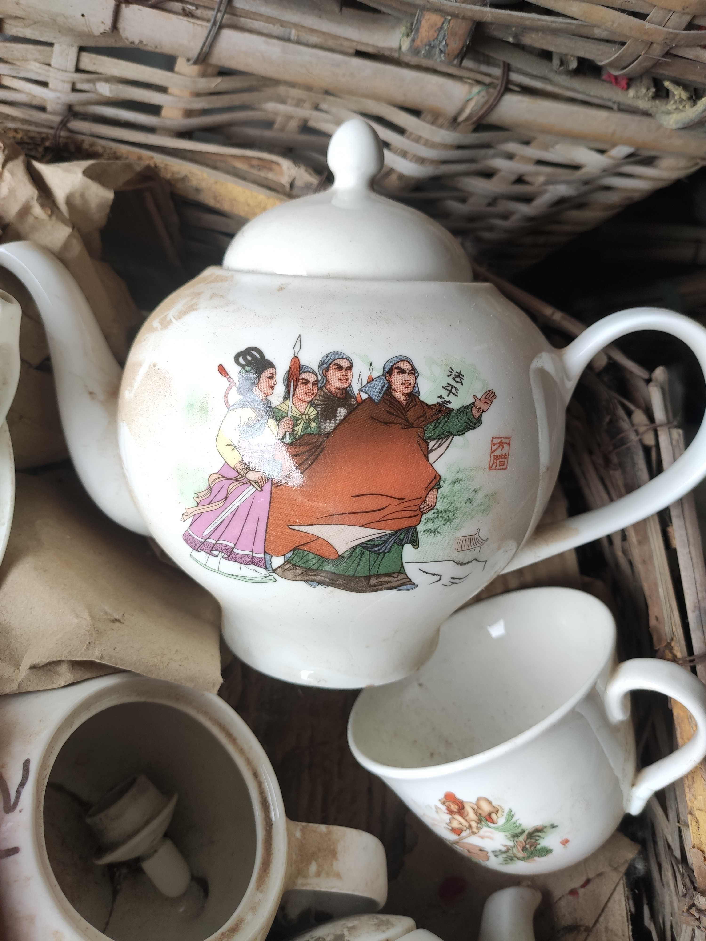 方腊起义茶壶一千四毫升左右