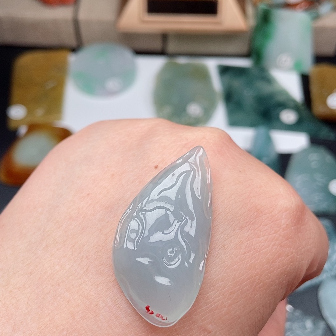 翡翠颈饰未镶嵌翡翠