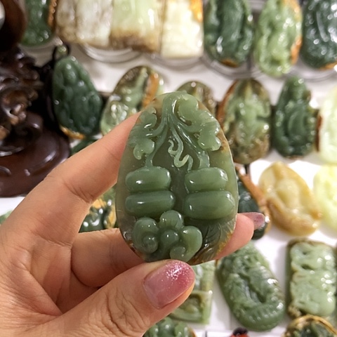 岫岩河磨玉（透闪石质玉）吊坠未镶嵌