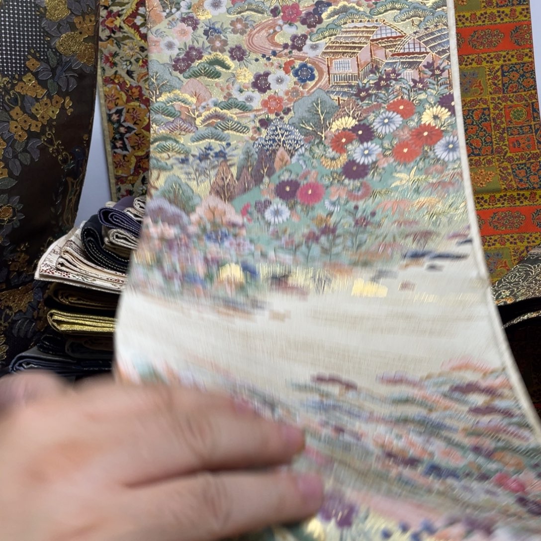 小***欧织绣织锦技艺高超技艺