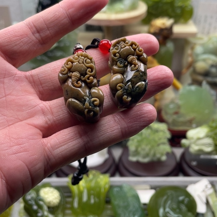 蛇纹石玉未镶嵌四大名玉挂件