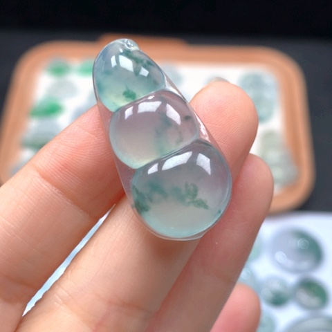 翡翠颈饰未镶嵌冰种飘花福豆