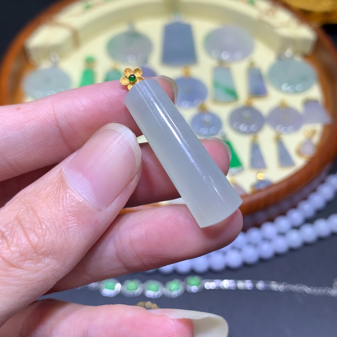 翡翠吊坠(不含链)18K金镶嵌