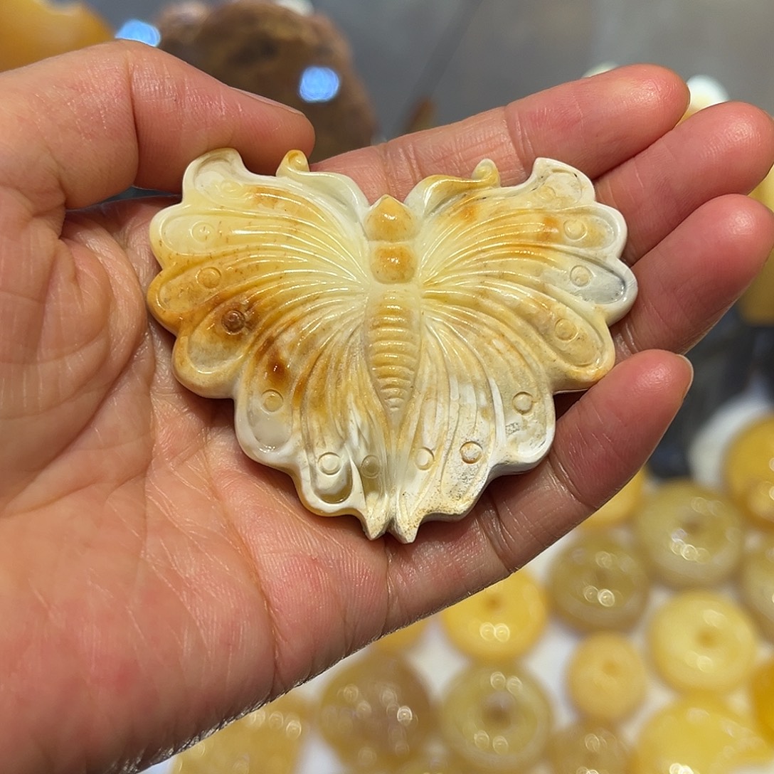 琥珀颈饰未镶嵌蝴蝶