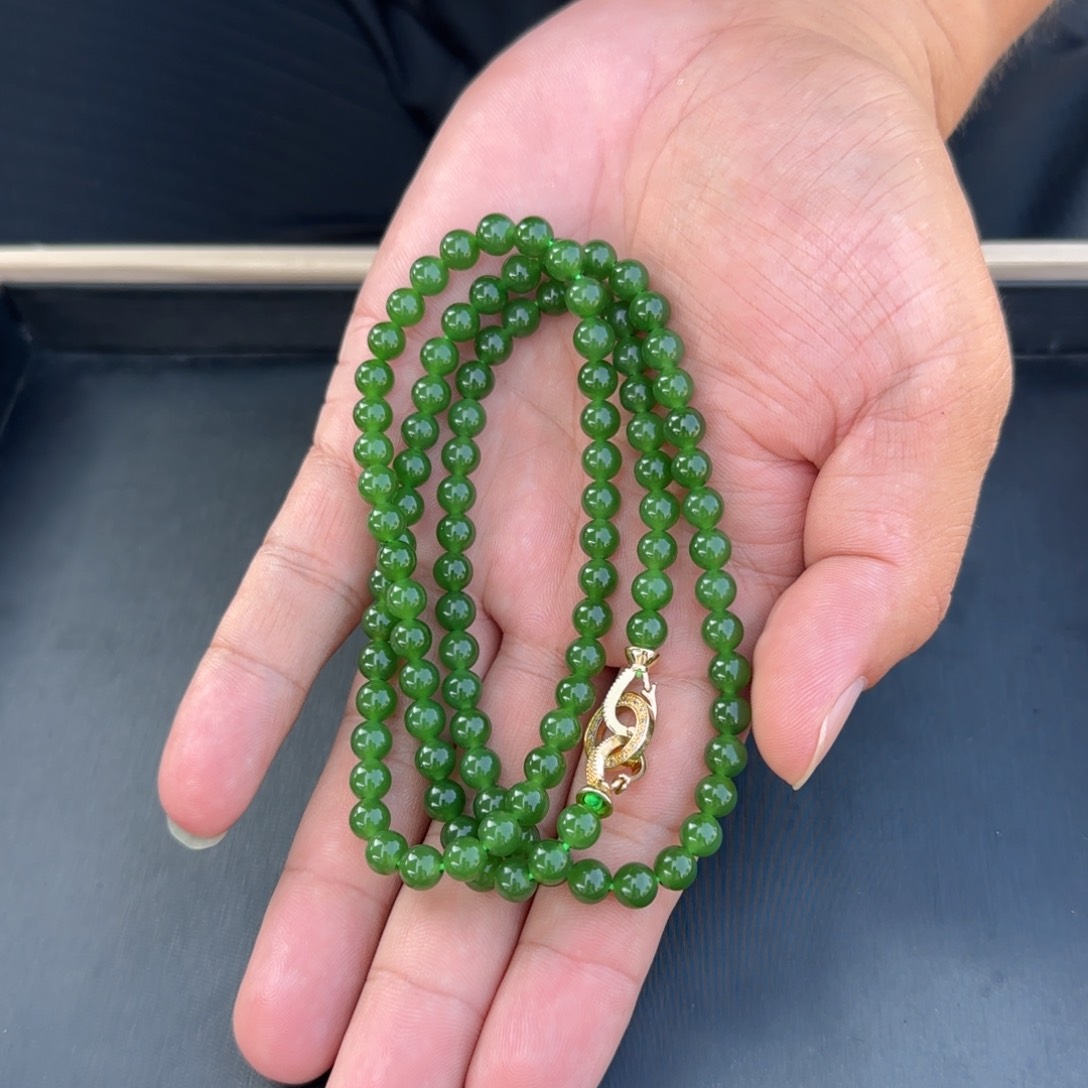 和田玉未镶嵌颈饰俄碧纯净版色标浓阳绿卡6