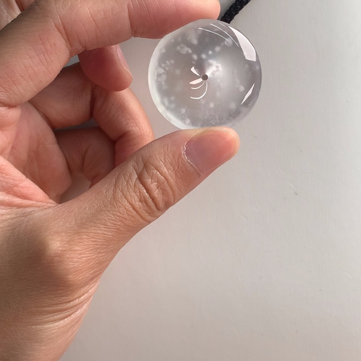 翡翠挂件未镶嵌…..