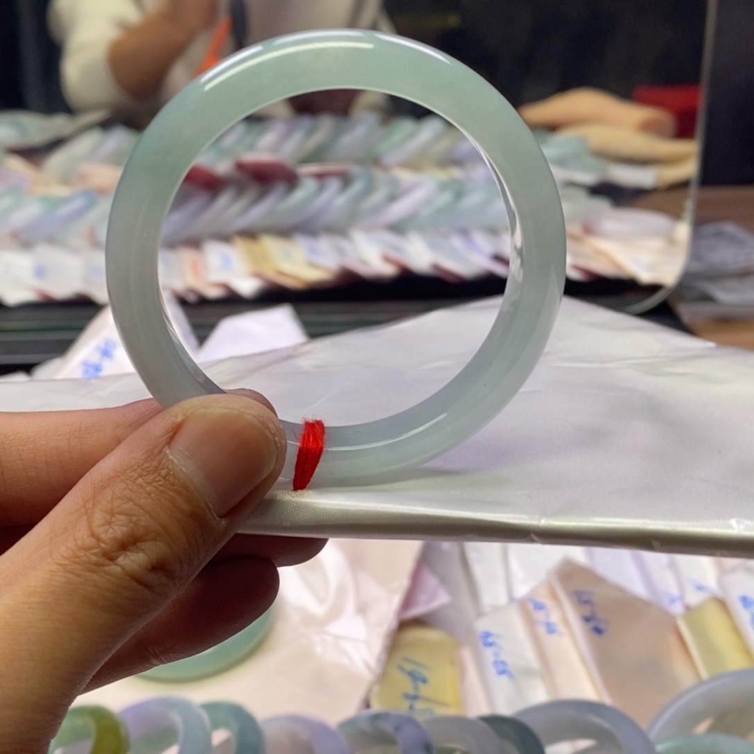 翡翠手镯未镶嵌菜**A泥鳅背