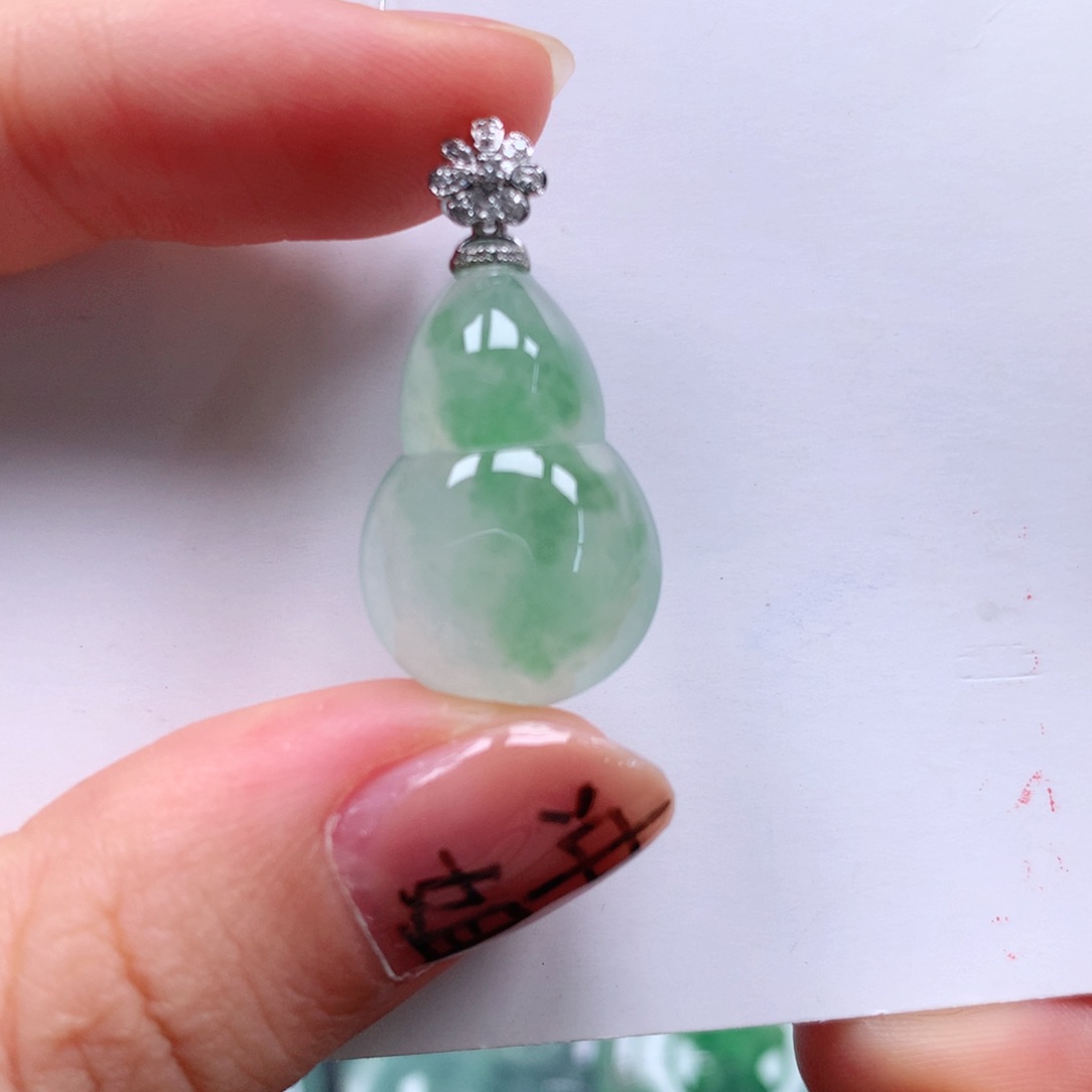 翡翠18K金镶嵌颈饰天然翡翠