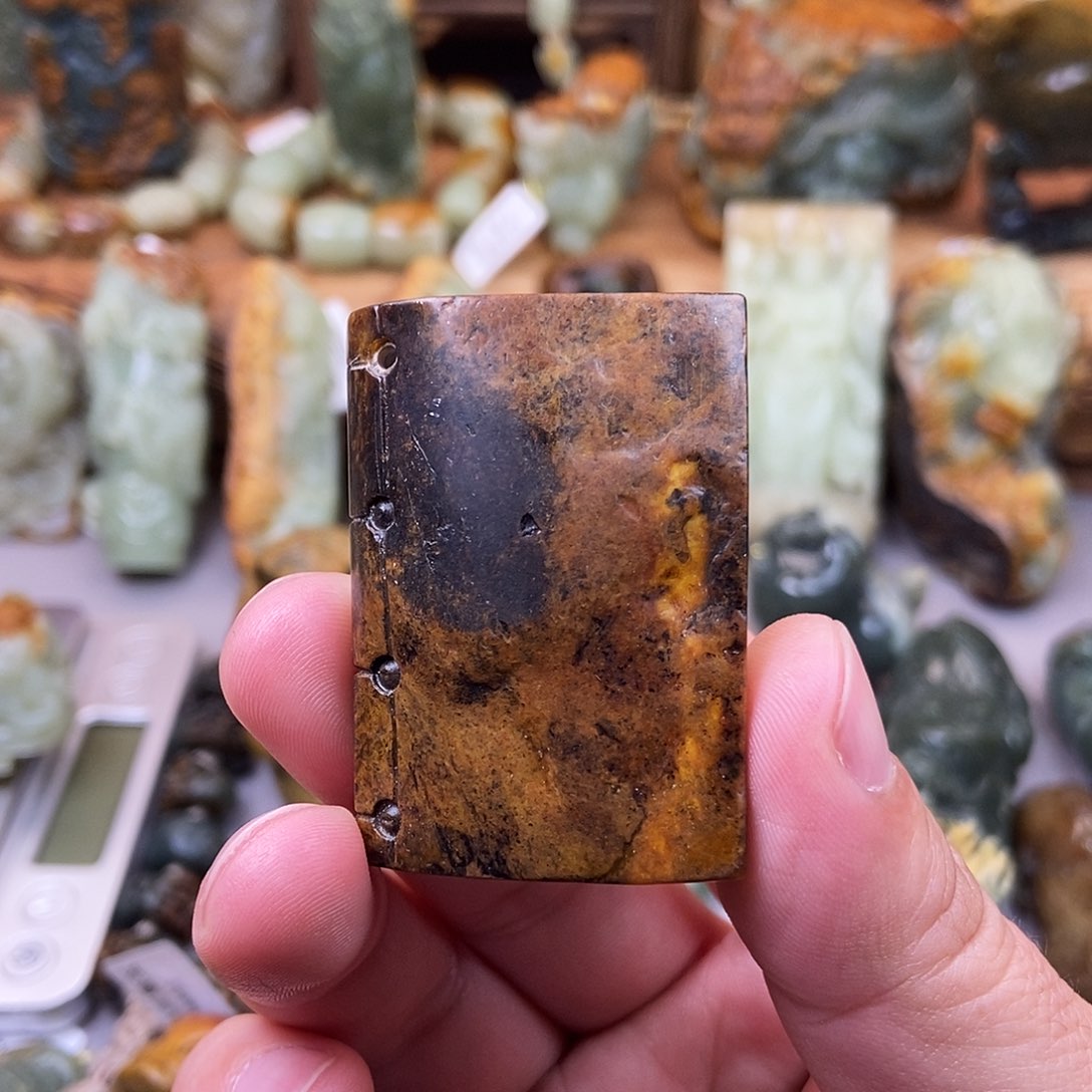 蛇纹石玉把件合金