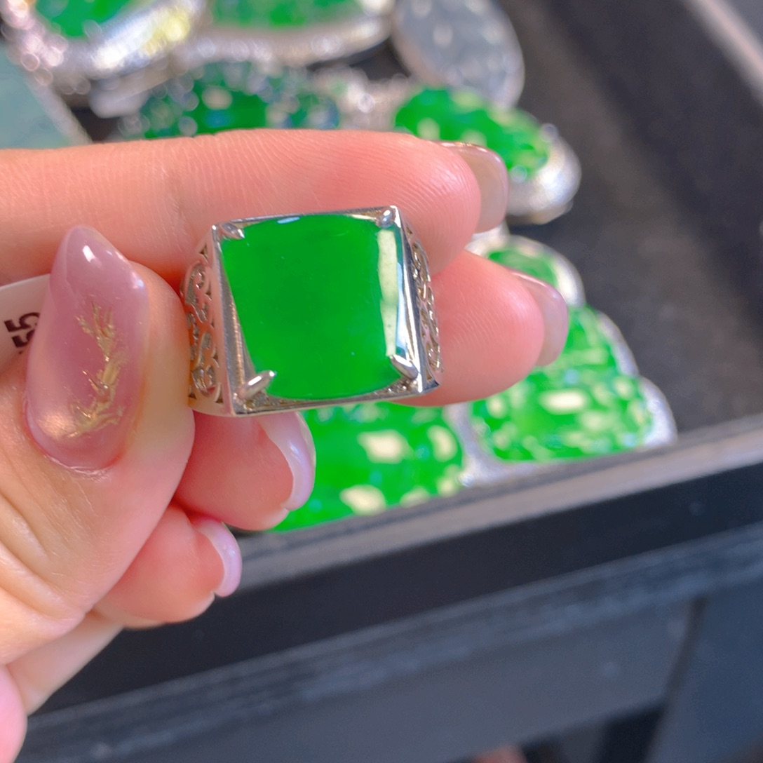 翡翠颈饰银S925镶嵌翡翠