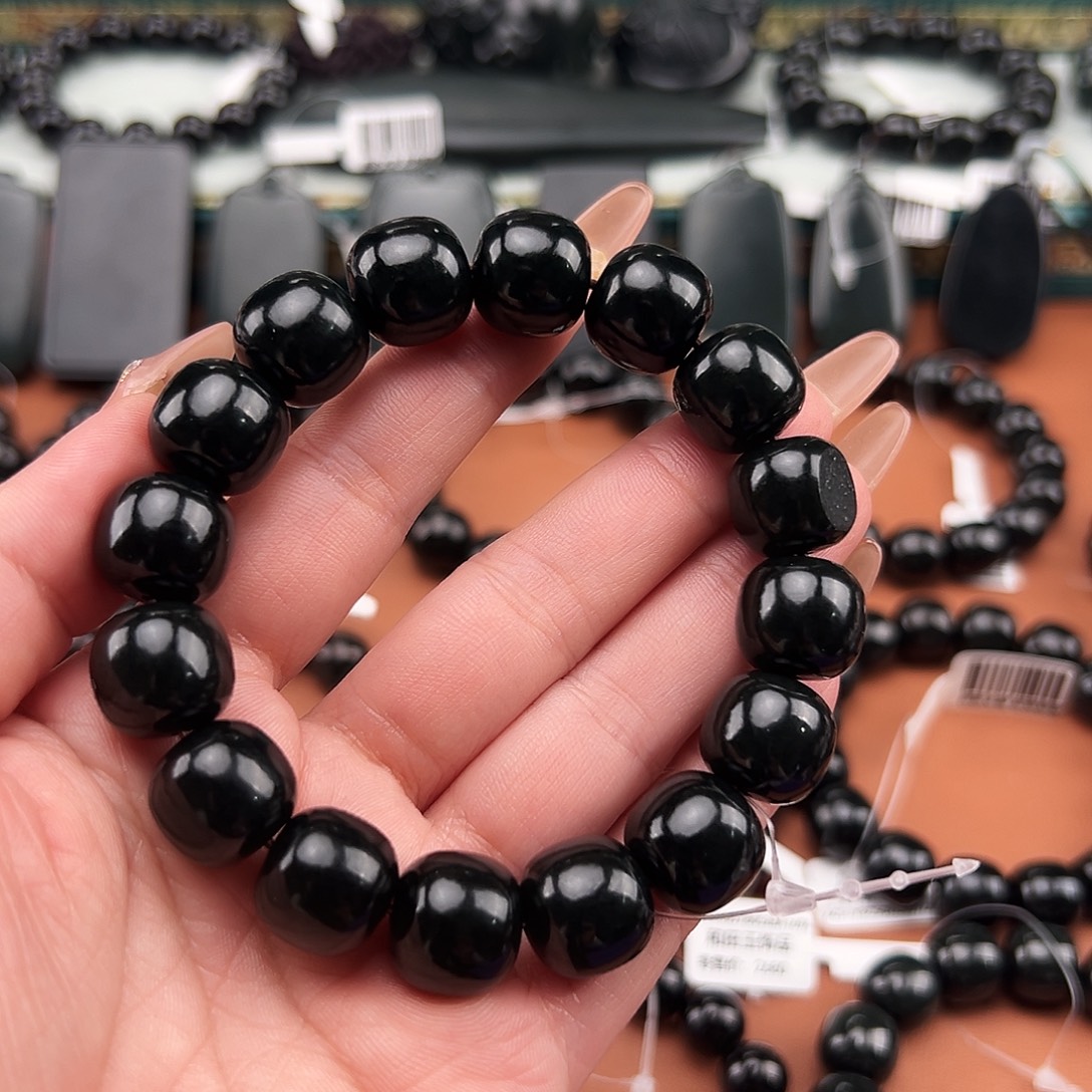 有***号和田玉未镶嵌手串