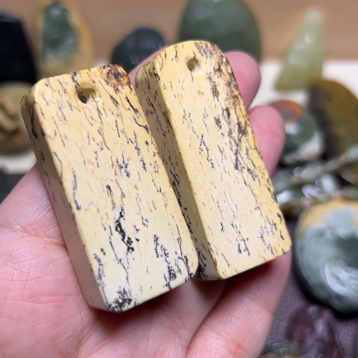 岫岩河磨玉（透闪石质玉）未镶嵌颈饰