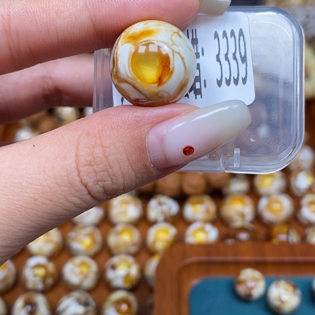 蜜蜡未镶嵌珠宝奇石3339