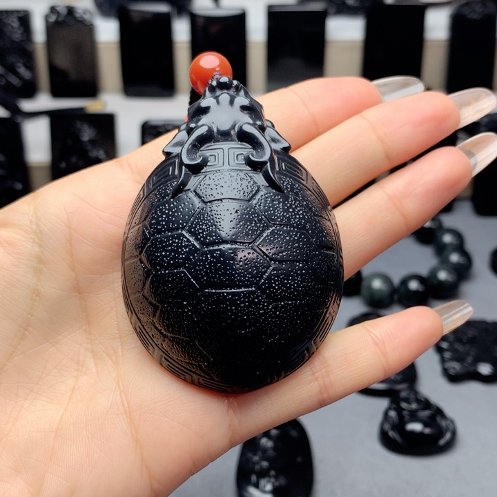 和田玉（墨玉）把件未镶嵌有毛孔