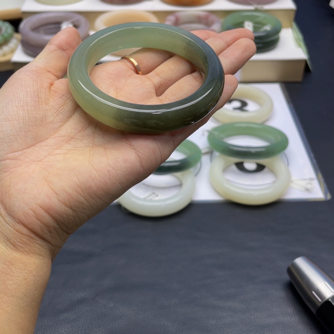 过***往石英质玉未镶嵌手镯