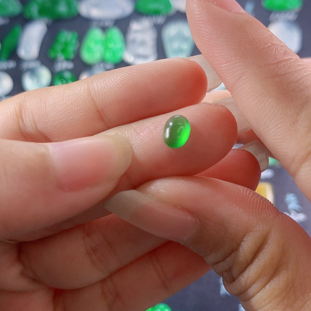 【闪购商品】翡翠颈饰未镶嵌木那小蛋面