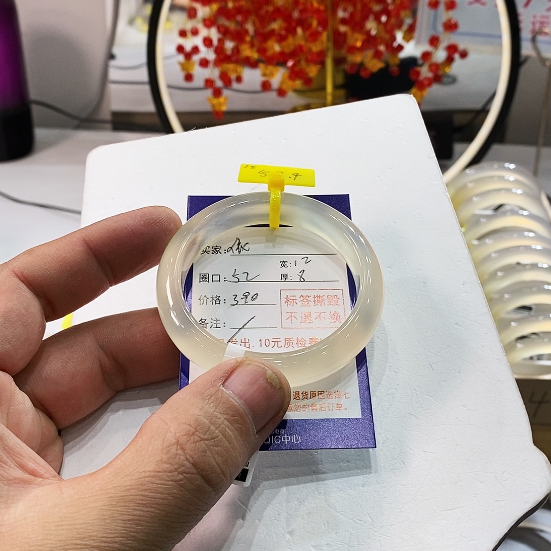 I***依玛瑙/玉髓未镶嵌手镯