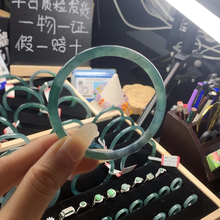 翡翠手镯未镶嵌54-55圈口