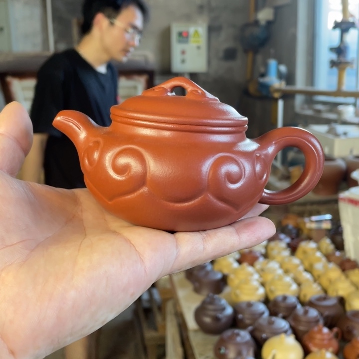 紫砂紫砂仿古如意。  老朱泥