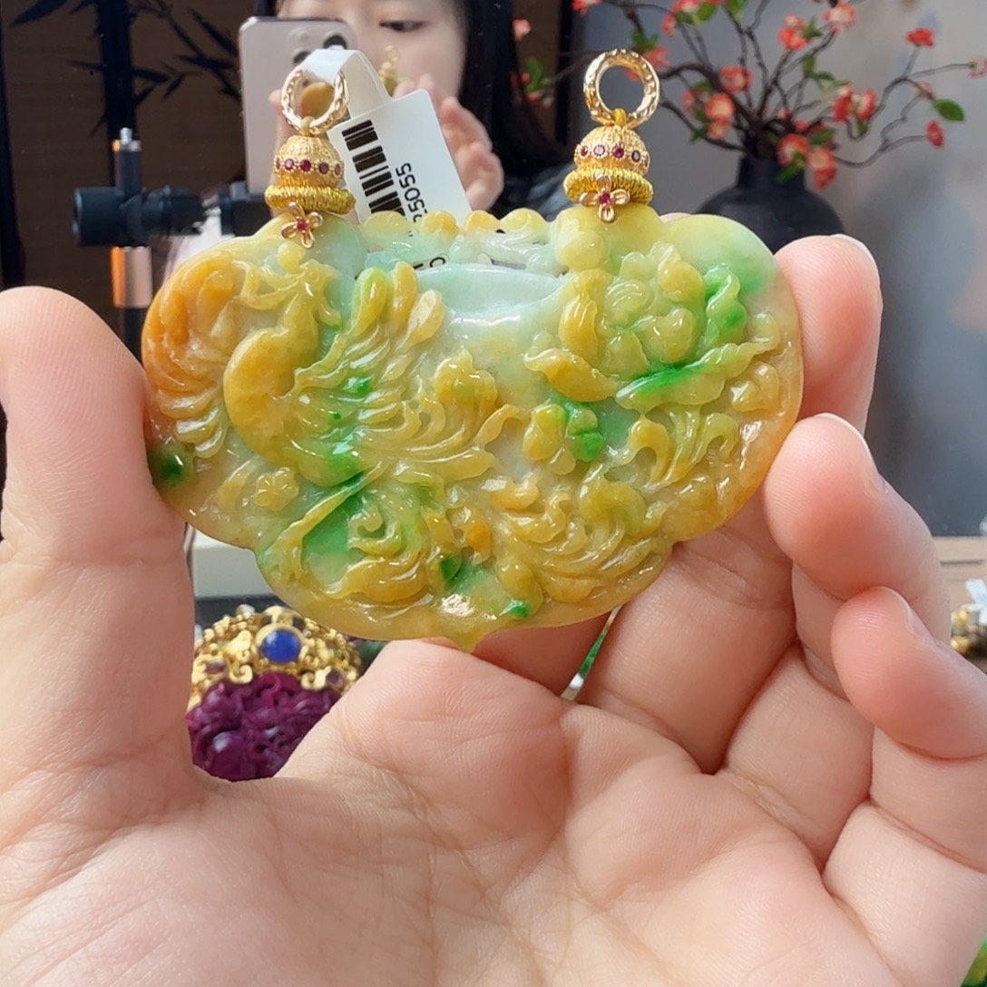 翡翠未镶嵌吊坠(赠链)