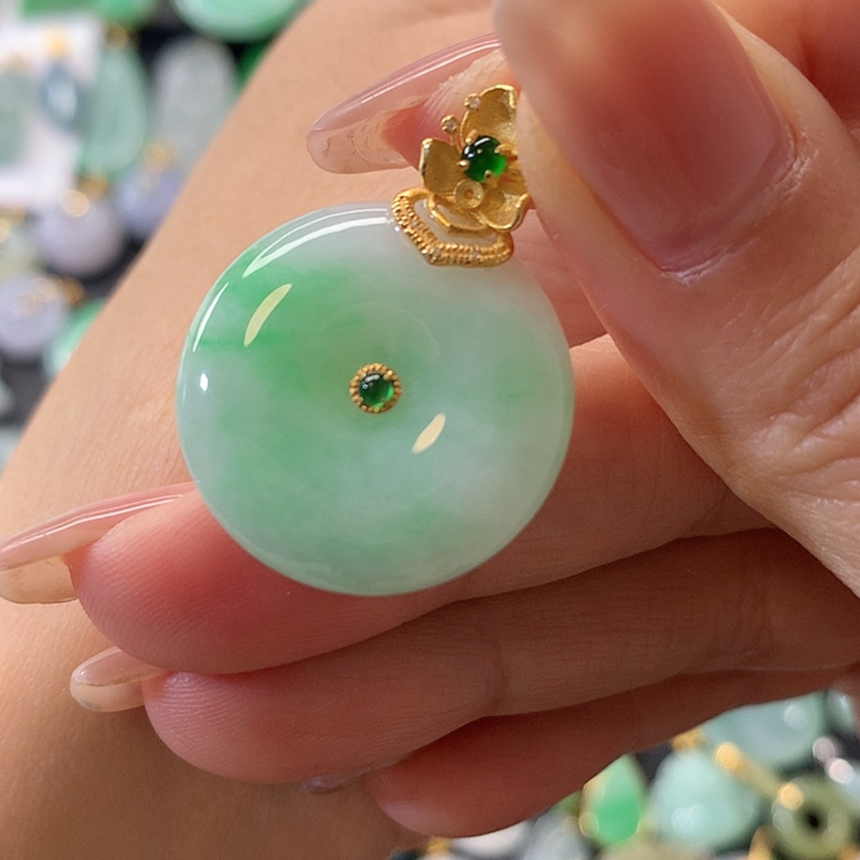 【闪购商品】翡翠吊坠(赠链)18K金镶嵌