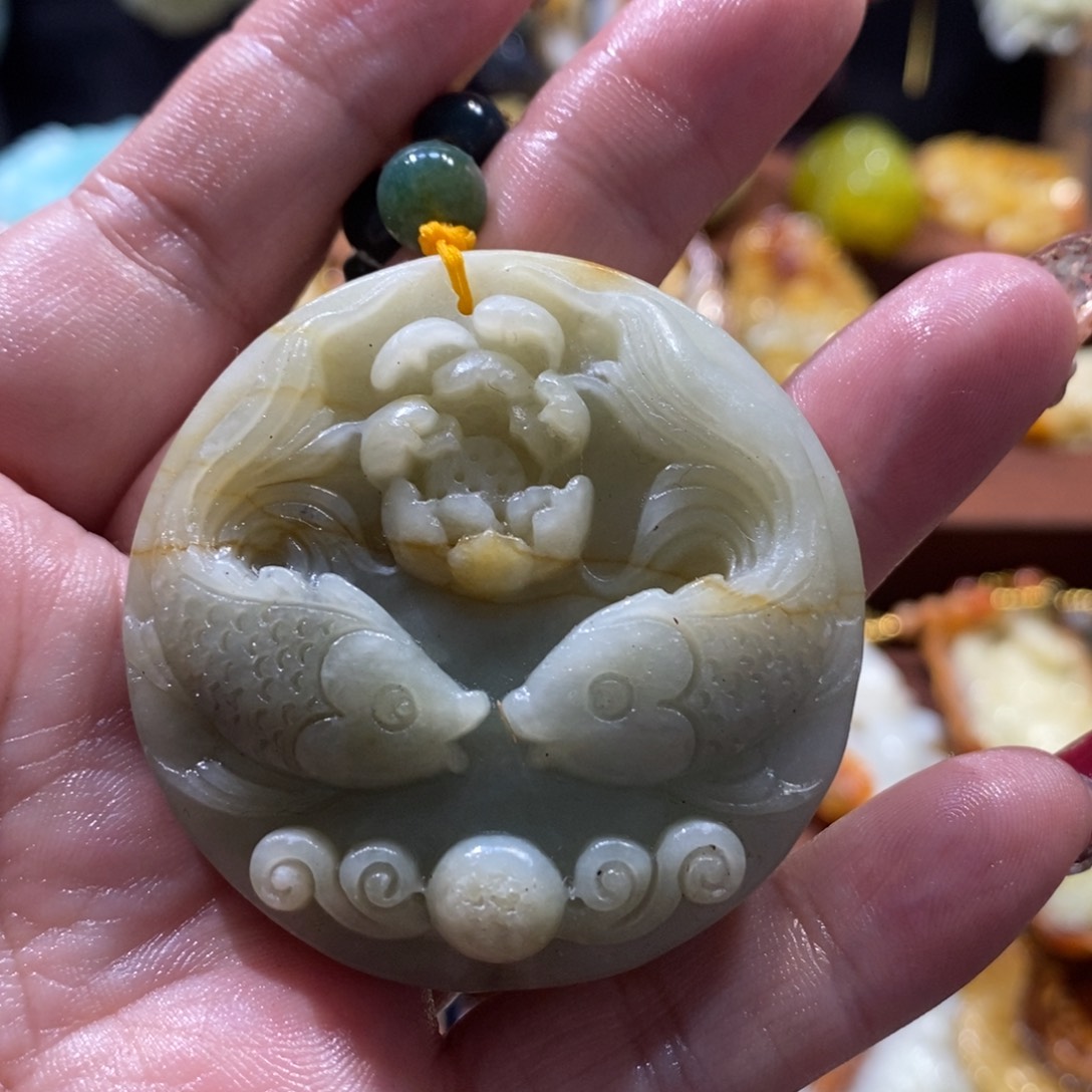 蛇纹石玉颈饰未镶嵌