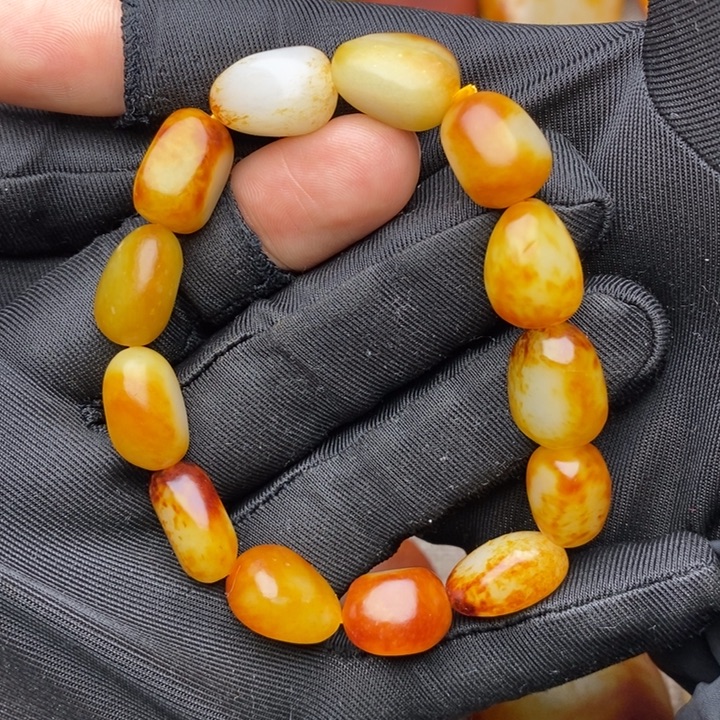 乐***刘和田玉未镶嵌手链