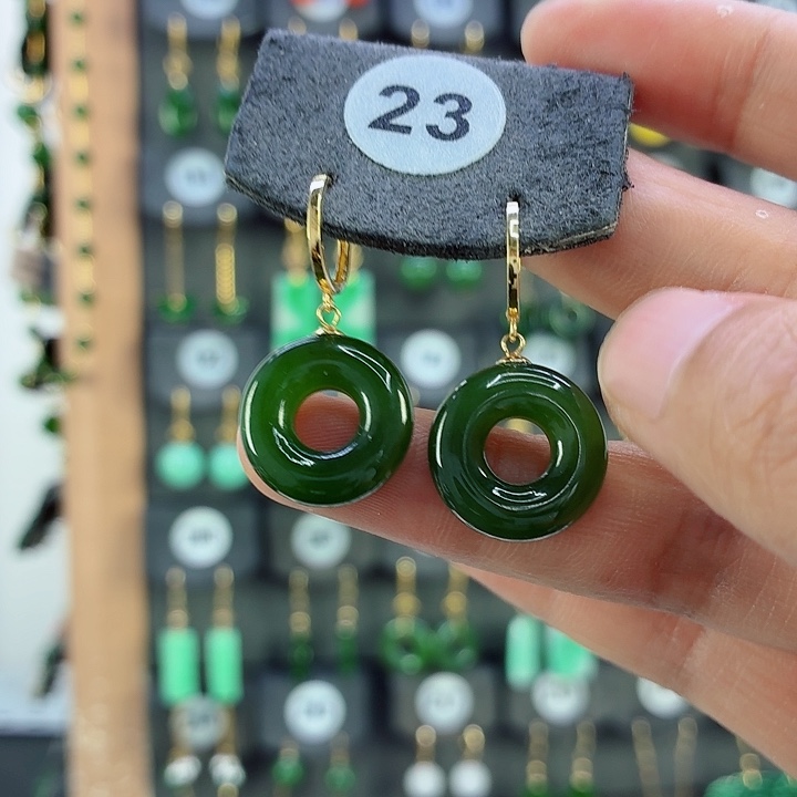 18K金镶嵌和田玉耳饰