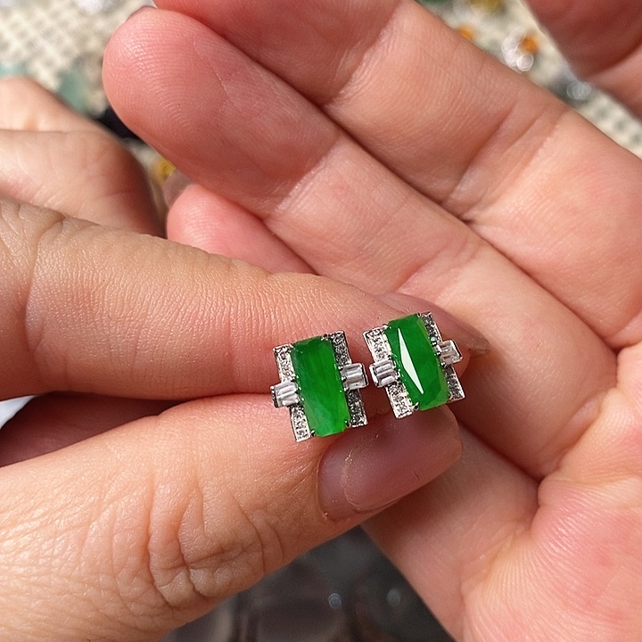 翡翠颈饰18K金镶嵌耳钉