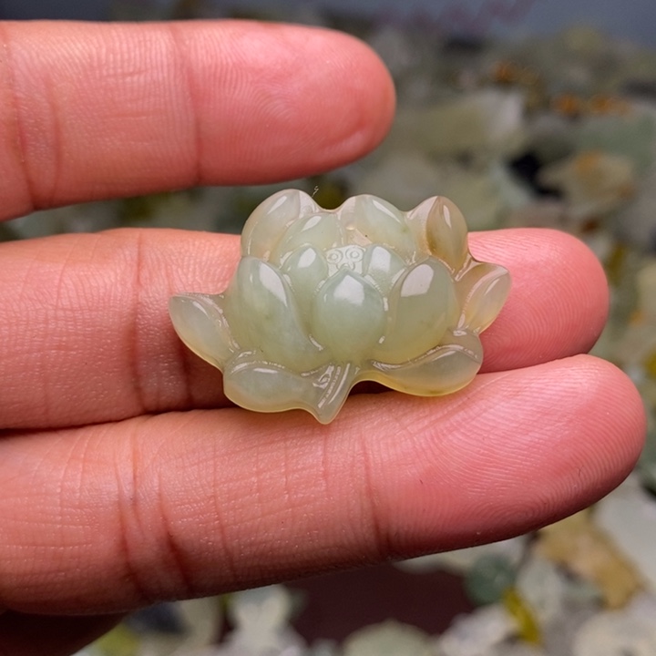 蛇纹石玉颈饰合金172