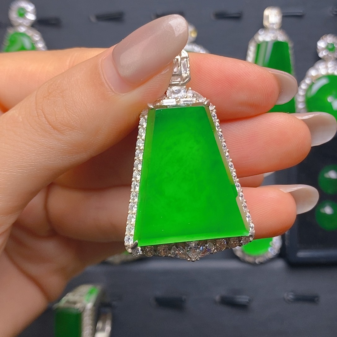 翡翠银S925镶嵌颈饰无事牌