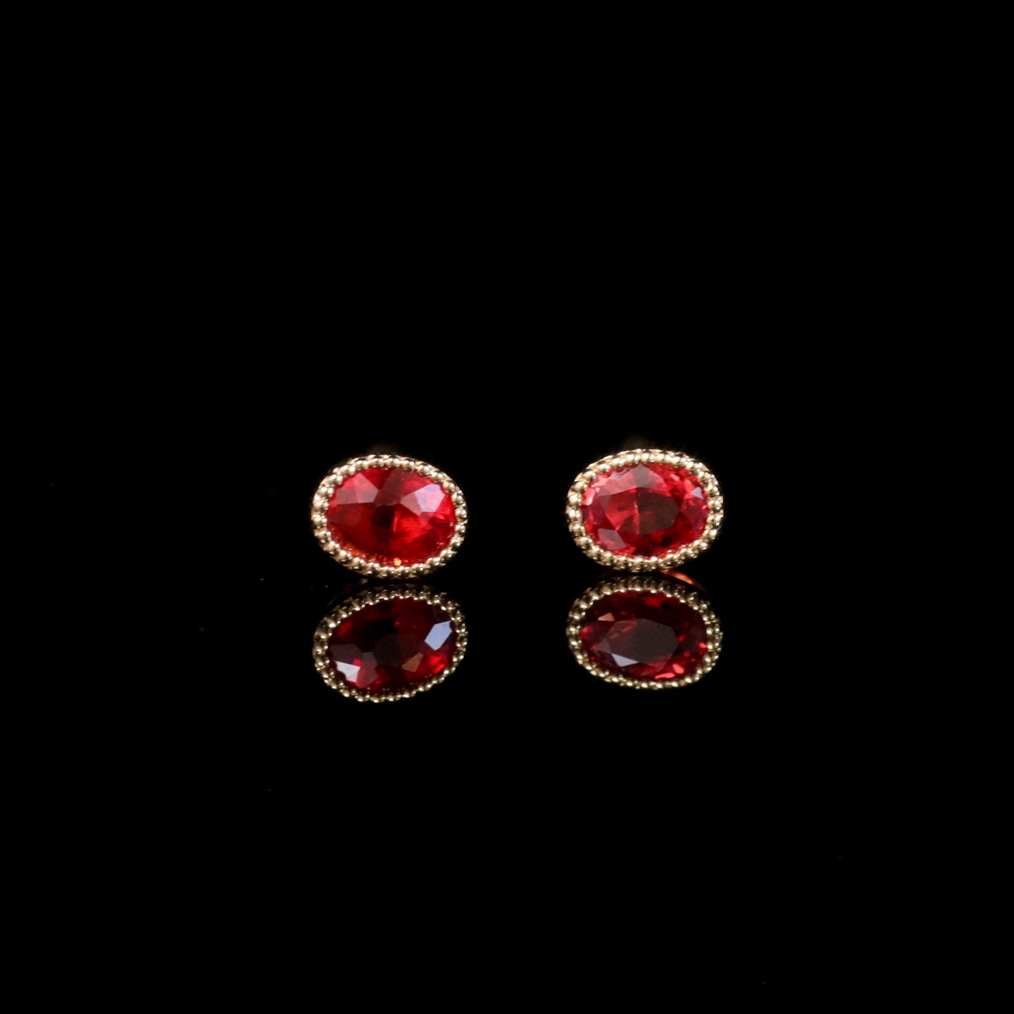 哈喽麦兜 18k金红宝石耳钉 主石50分