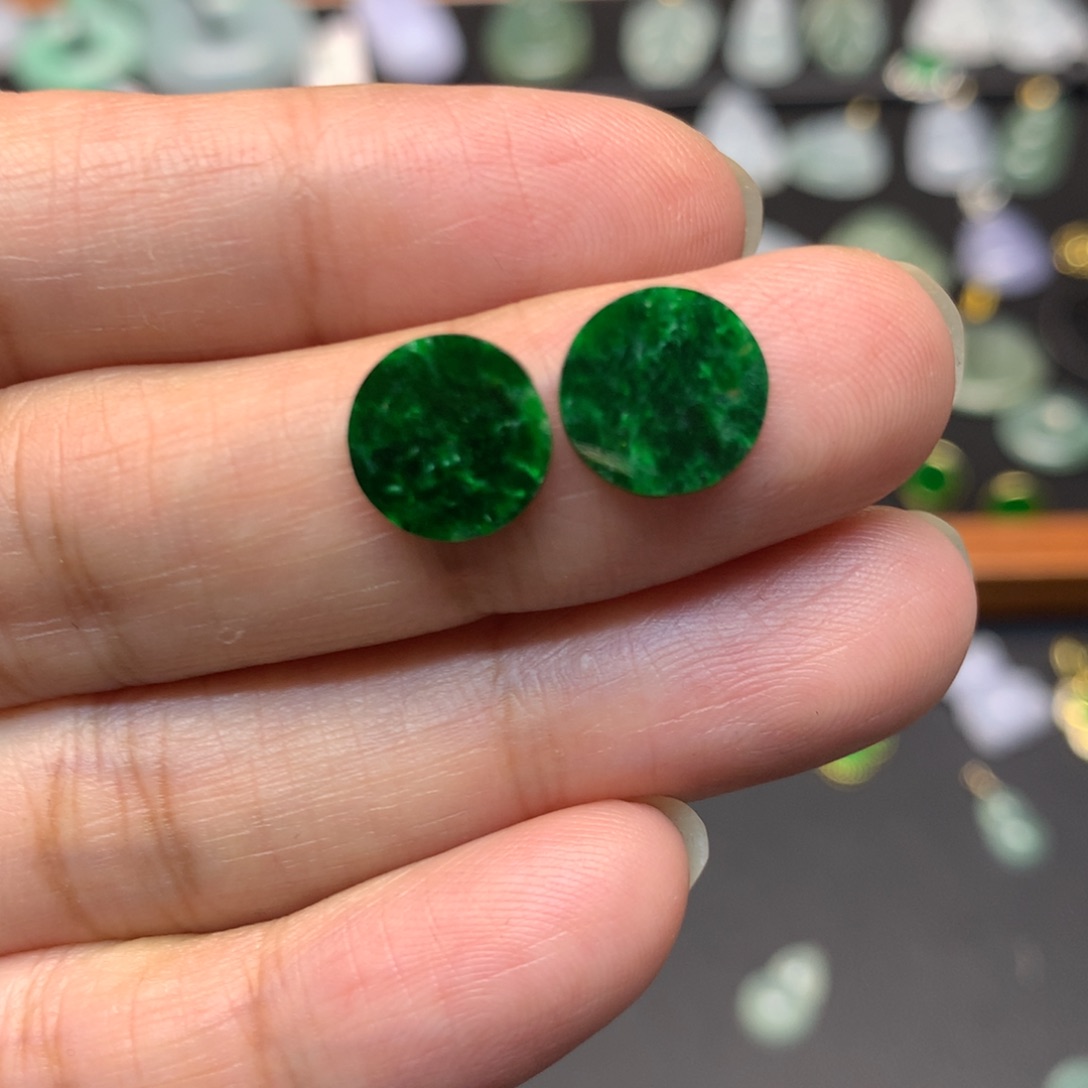 翡翠未镶嵌颈饰有纹裂