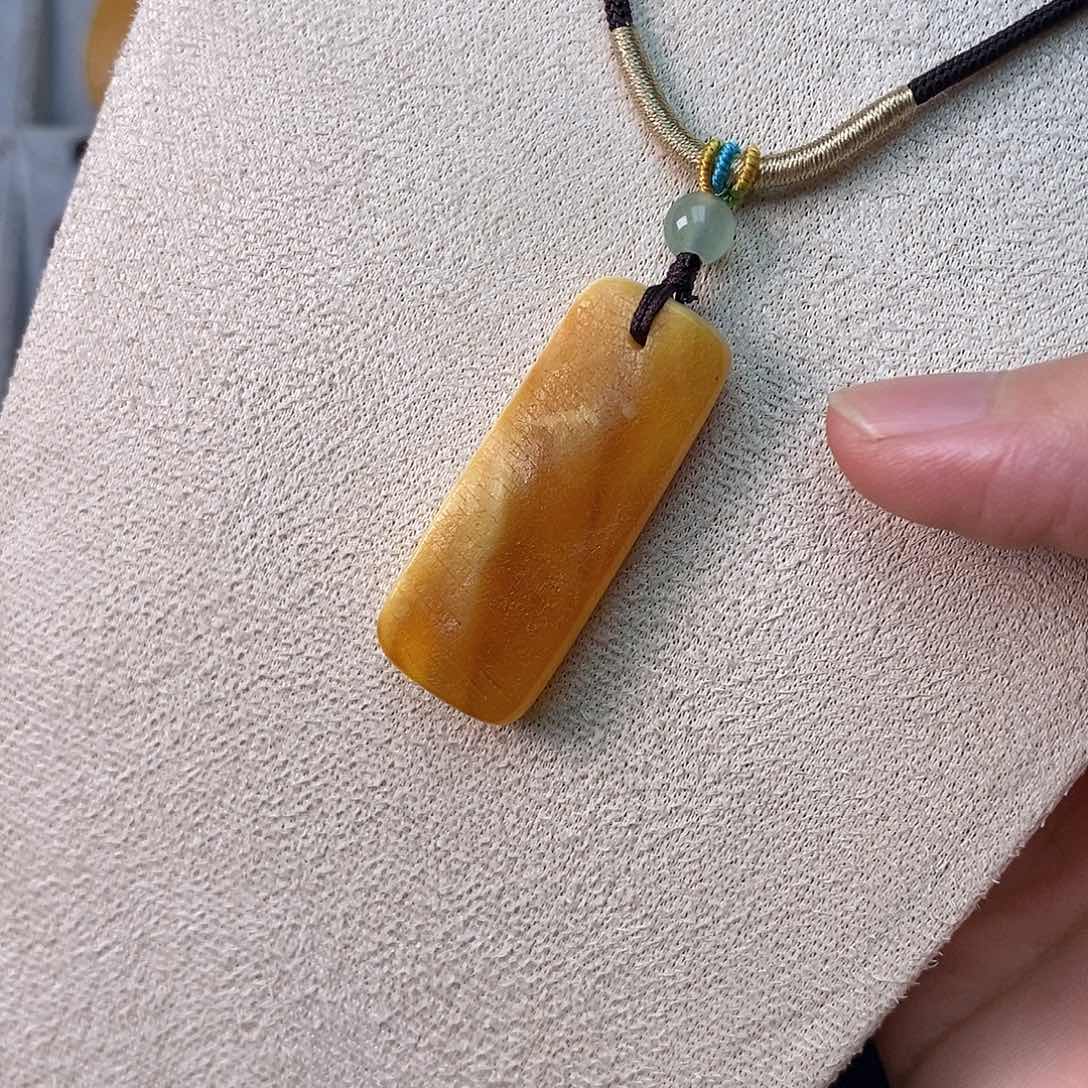 未镶嵌琥珀珠宝奇石