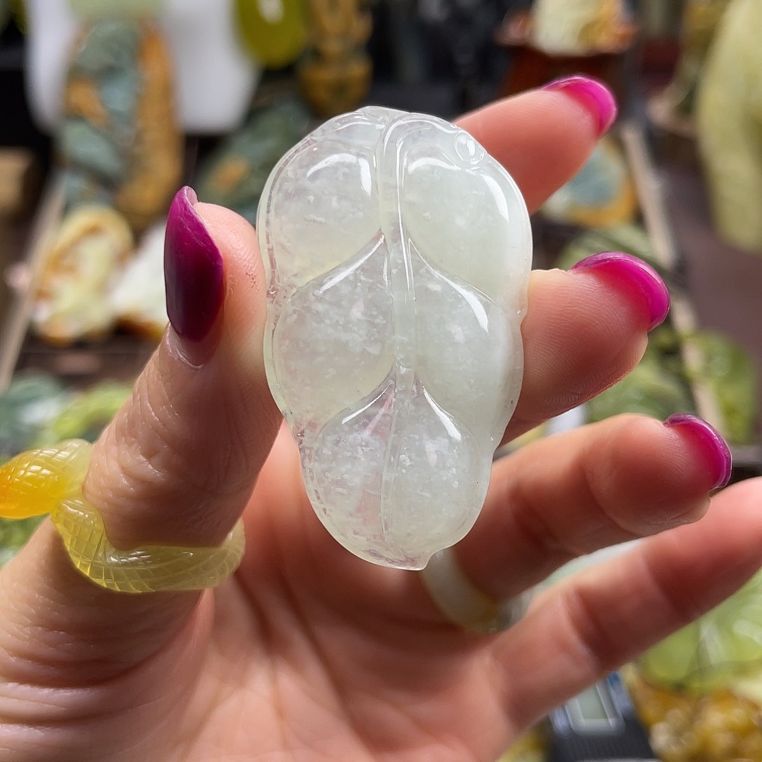 蛇纹石玉颈饰未镶嵌天青冻叶子