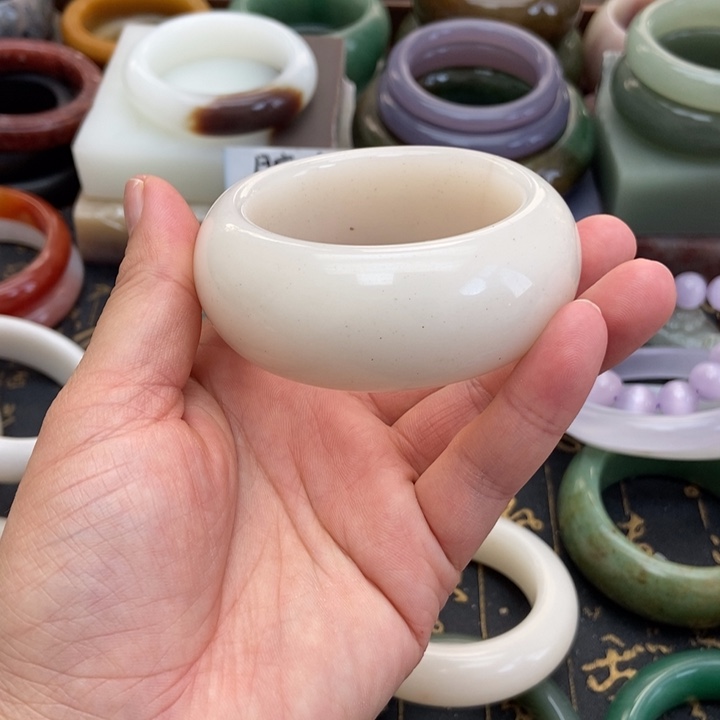 石英质玉未镶嵌手镯