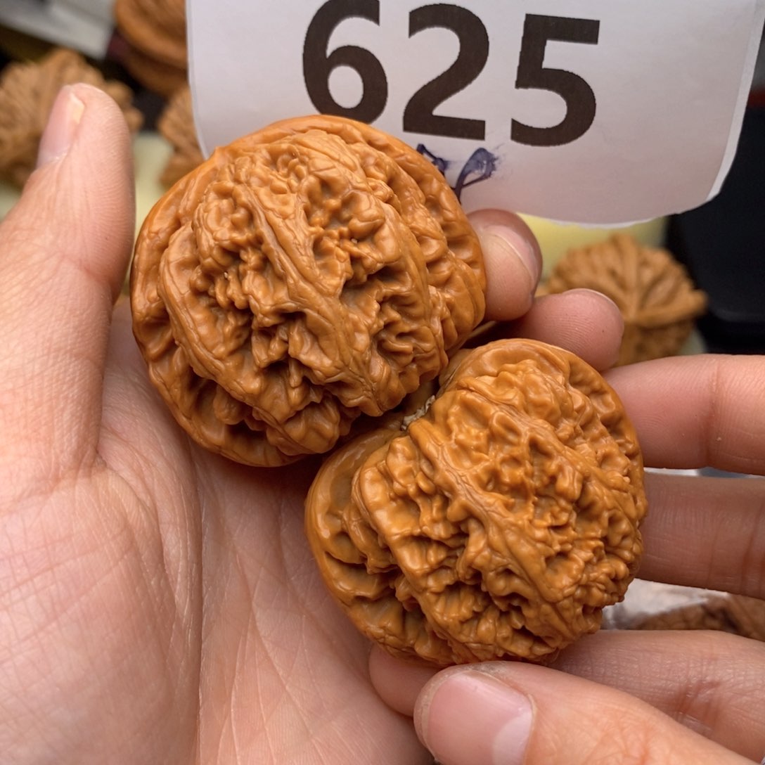 文玩核桃吊坠625号44粗筋