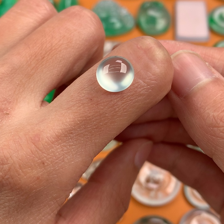 翡翠挂件未镶嵌…..