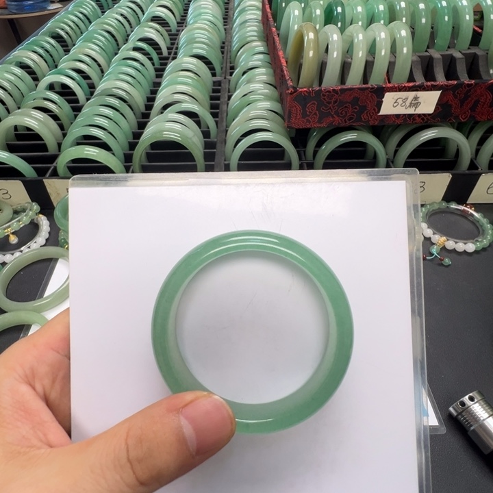 东陵石手镯未镶嵌