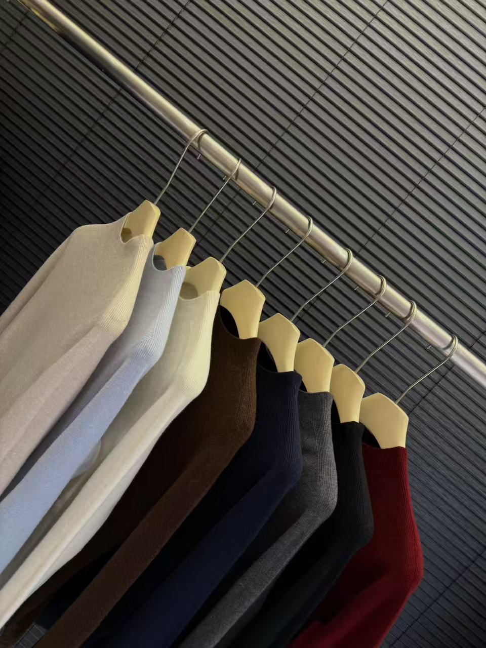 仓美美女装-半领螺纹设计打底针织衫