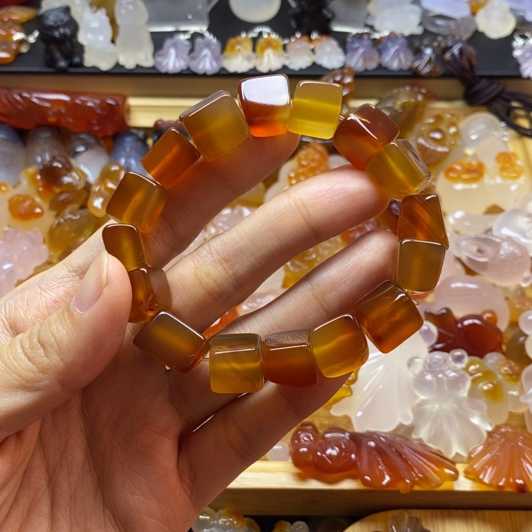 玛瑙/玉髓颈饰未镶嵌